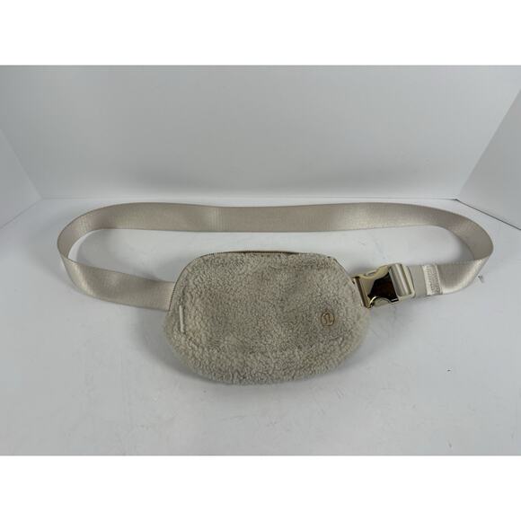 Lululemon Handbags - Lululemon Everywhere Belt Bag 1L Fleece White Opal/Gold Beautiful Crossbody